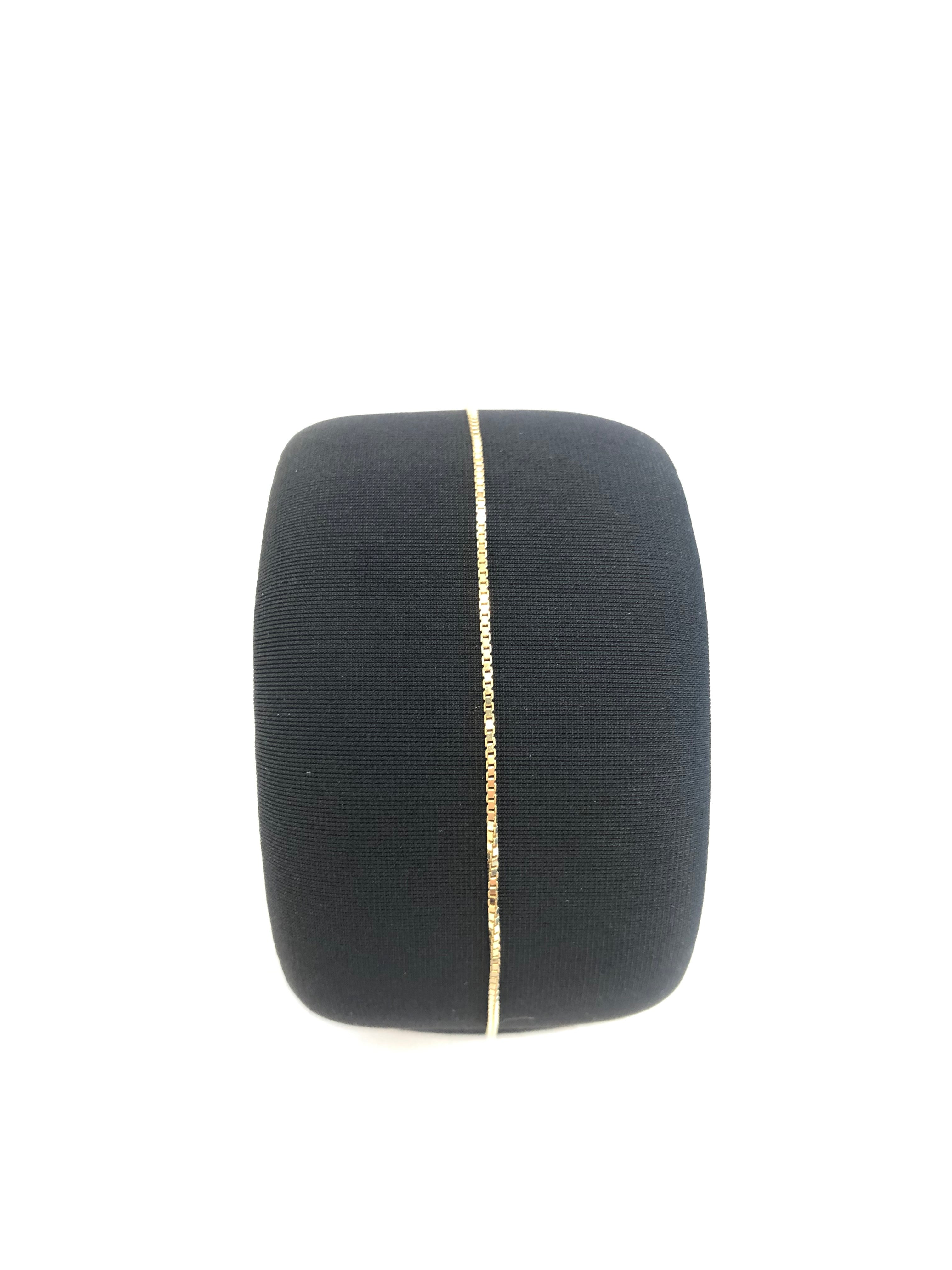 Bracciale in oro giallo saldato al polso in catena veneziana sottile