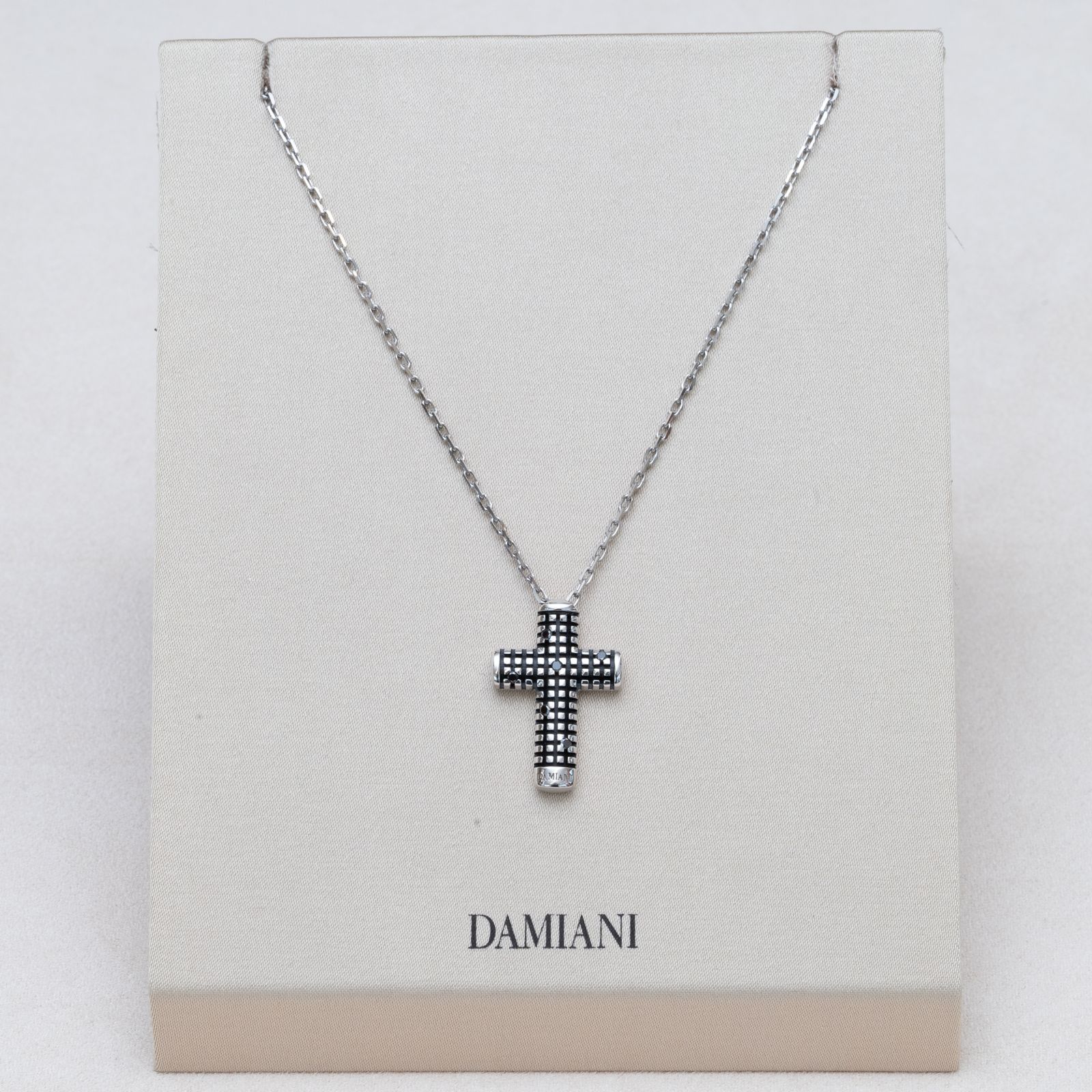 Collana Damiani in argento con croce